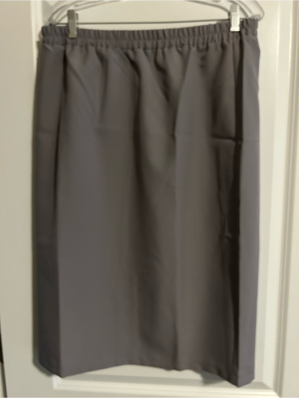 Classic Elastic-Waist Gray Midi Skirt